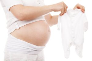 «Рожайте в продуктовых магазинах»: беременные костромички без QR-кода запаниковали