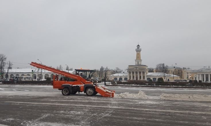 Дорожники вышли на тропу войны против снега и гололеда на костромских дорогах