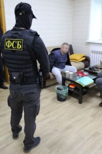 Костромич нес в полицию взятку 800 тысяч, но не донес