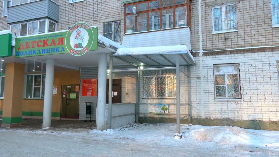 Поликлиника в Костроме перестала принимать пациентов из-за болезни врачей