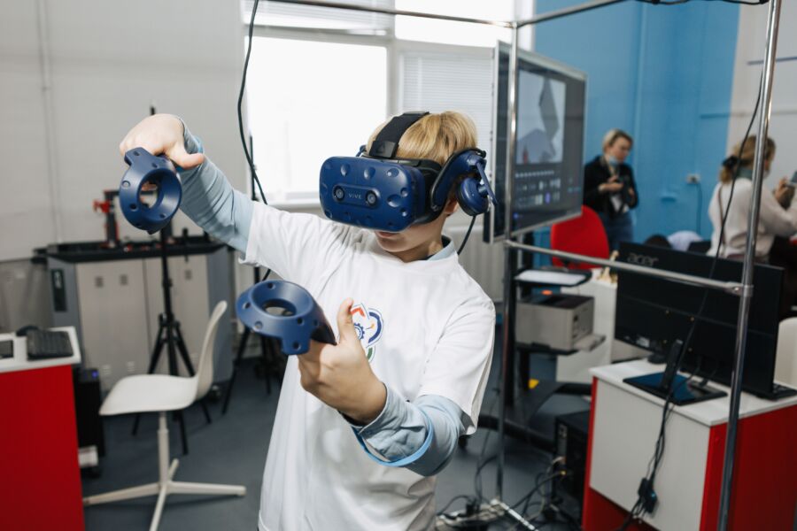 Новая лаборатория «Кванториума» в Костроме: школьники массово идут изучать технологии виртуальной реальности
