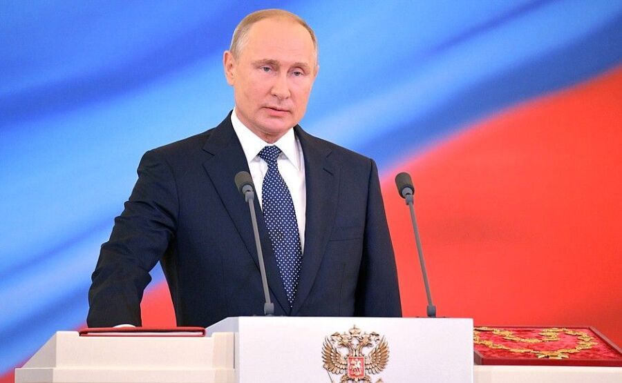 Владимир Путин вручил медаль ордена костромскому машинисту