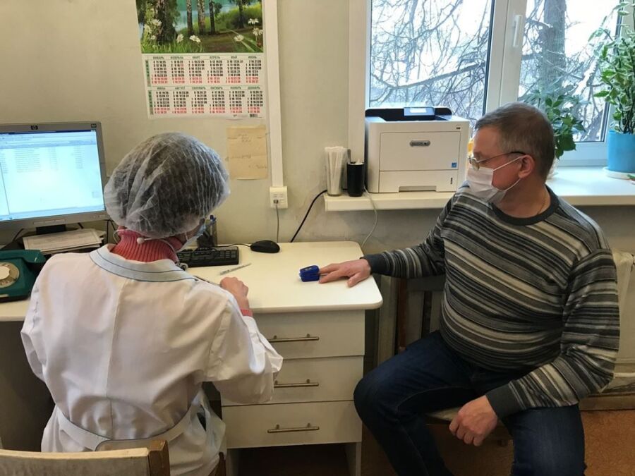 Костромских учителей начали прививать от коронавируса