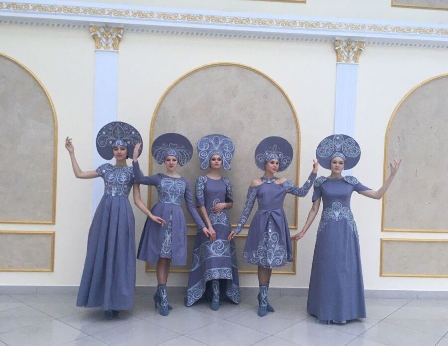Модели из Костромы удивили жюри престижных конкурсов платьями с кокошниками