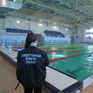 Причиной трагедии в костромском бассейне стала болтовня тренера по телефону