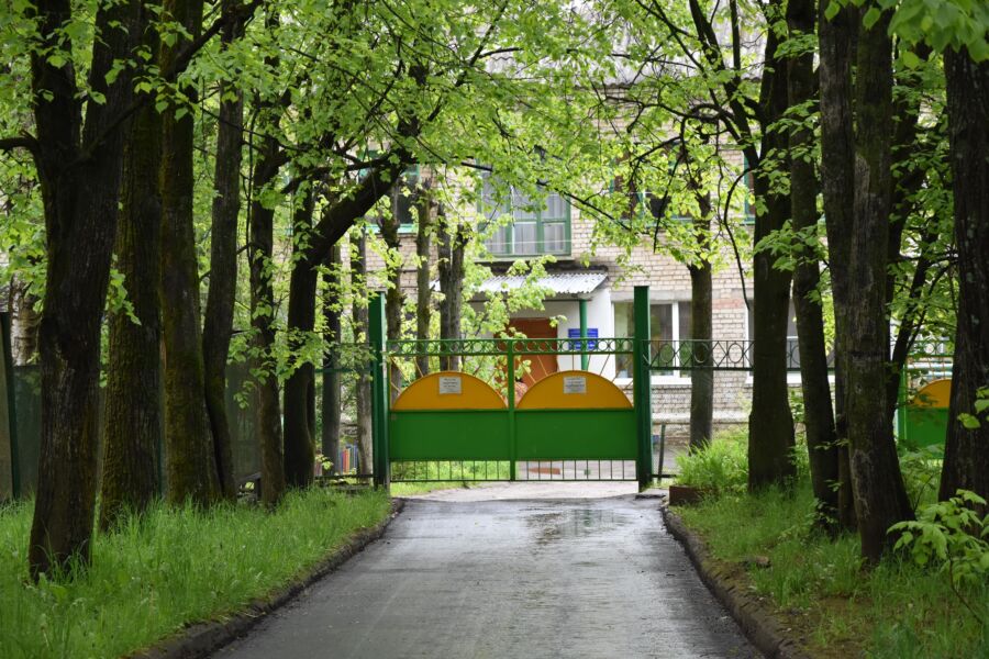 Костромские школы избавят от дырявого асфальта перед входом