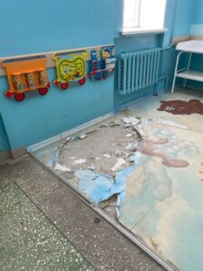 Опасную зону в детской поликлинике Костромы огородили