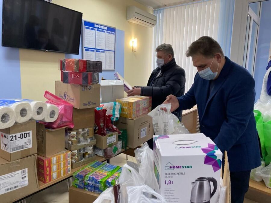 Волонтеры «Единой России» оказывают помощь беженцам ДНР и ЛНР