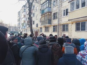 «Мы не сдаемся»: жители Окружной в Костроме вышли на улицу, несмотря на морозы