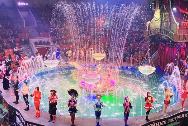 «Везде голые попы»: костромички возмутились стрингами на цирковом шоу
