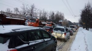 Снегопад заставил Кострому встать в огромную пробку