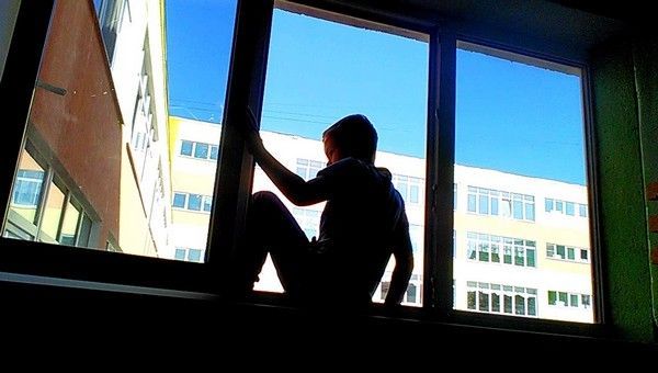 Костромской школьник выпрыгнул из окна ради свободы