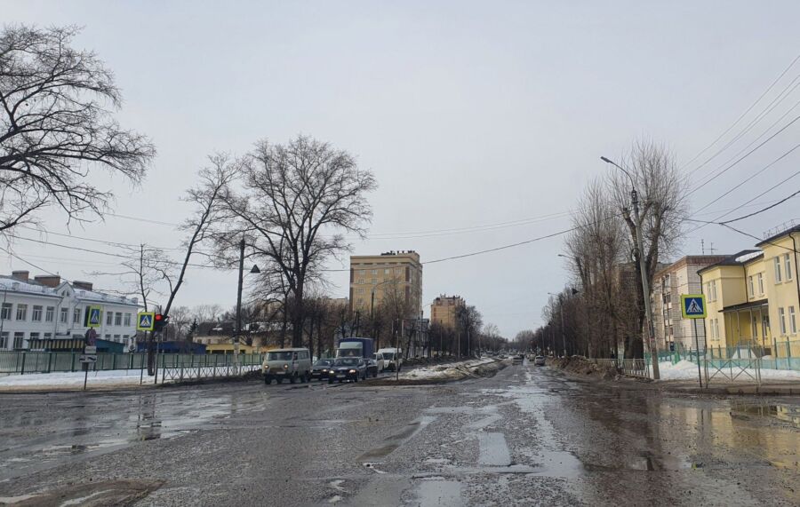 Чиновники пообещали облагородить одну из самых убитых дорог в Костроме