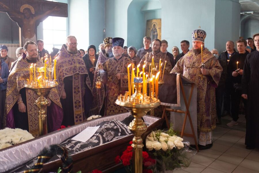 Митрополит Ферапонт простился с погибшим костромским священником