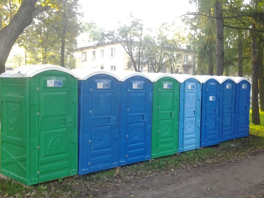 Костромские депутаты долго искали владельцев туалетов в парке