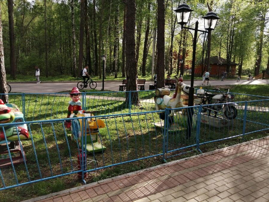 Аттракционы вернули в известный парк Костромы