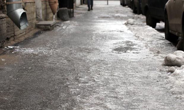 Чиновников требуют заплатить 100 тысяч рублей за падение костромской школьницы на тротуаре