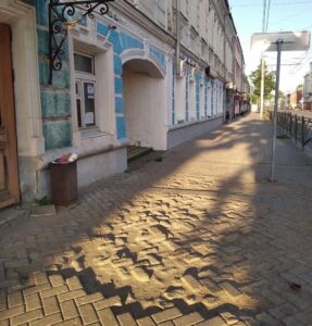 Костромичи слезно просят мэра Москвы подарить Костроме старую плитку для тротуаров
