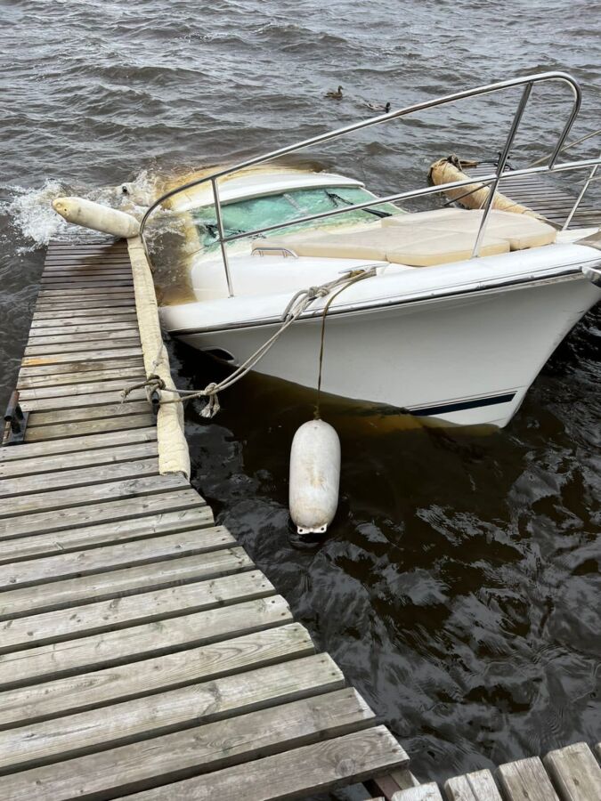 Яхта утонула в Костроме около ресторана