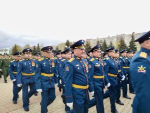 Парад Победы в Костроме: пришли сотни горожан