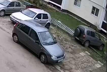 Войны за парковку в Костроме поразили интернет своей жестокостью