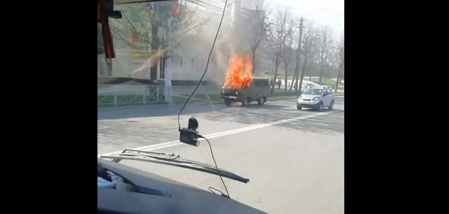 Пылающая машина проехалась в центре Костромы