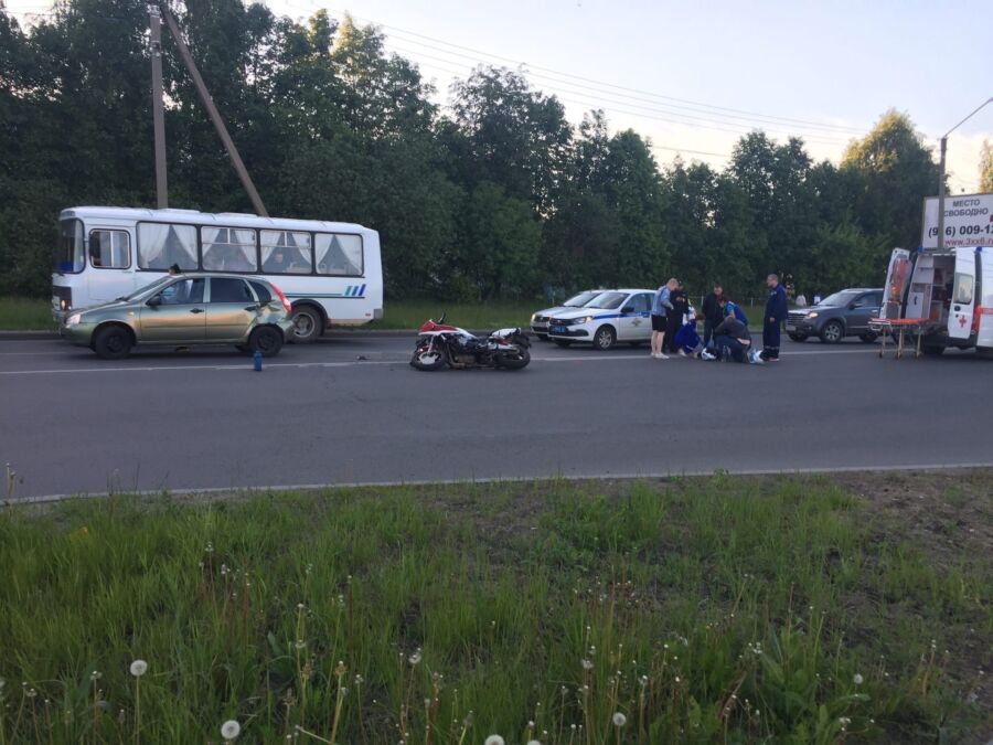 Девушка попала в больницу после аварии с мотоциклом в Костроме