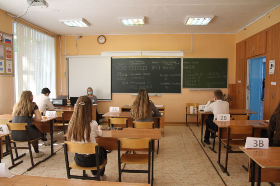 Костромским школьникам на ЕГЭ разрешили успокаивать нервы сладеньким