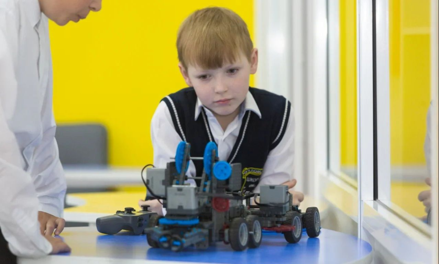 Школьники изобрели роботов, которые избавят Кострому от мусора