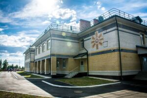 Воспитатели забыли малыша на улице у детсада в Костроме: свежие подробности