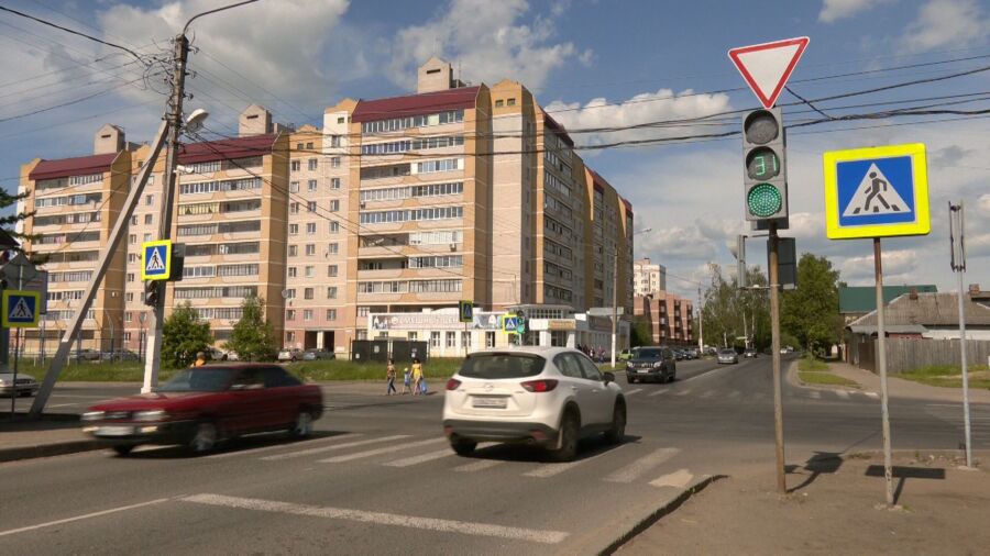 Важный перекресток закрывают для транспорта в Костроме: он разрушается