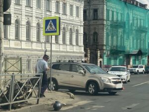 Авария в центре Костромы: мотоциклиста увезли с очень тяжелыми травмами