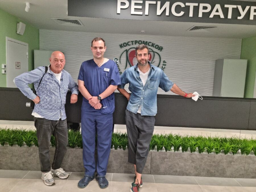 Иван Ургант приехал на операцию в онкологический диспансер Костромы