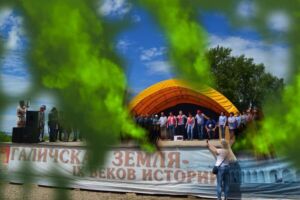 Жители костромского города предложили новый туристический маршрут под названием «жизнь в дерьме»