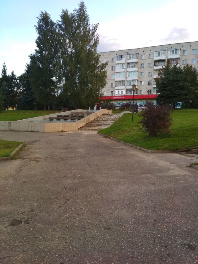 Еще хуже стало: рабочие в Костроме не смогли отремонтировать важную лестницу в парке