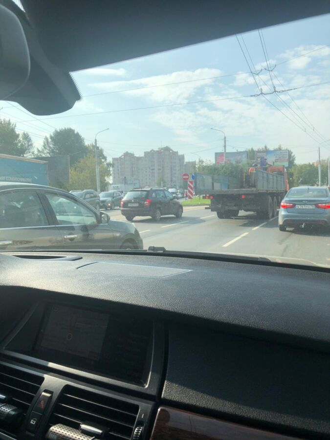 Огромная пробка на мосту в Костроме окрасила Заволжье в красный цвет