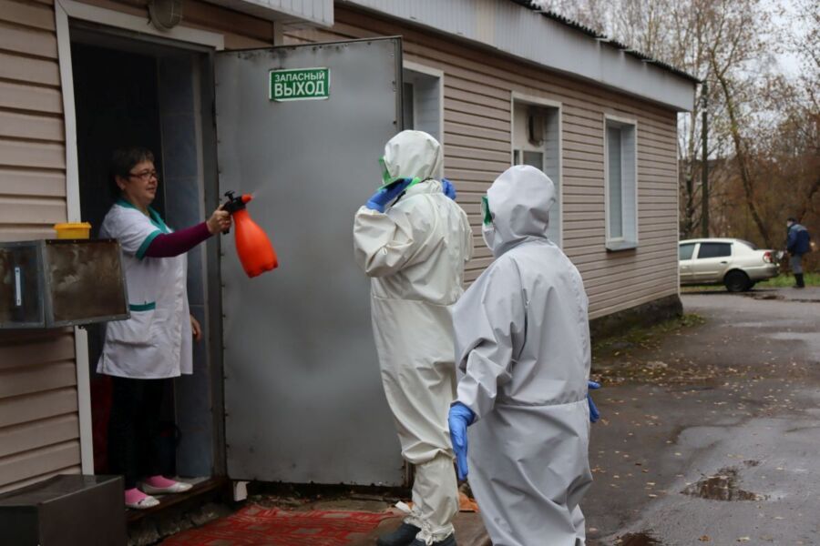 Костромская больница экстренно создала новую бригаду для сбора тестов на коронавирус