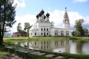 Православная церковь заговорила о передаче храма с картины «Грачи прилетели»