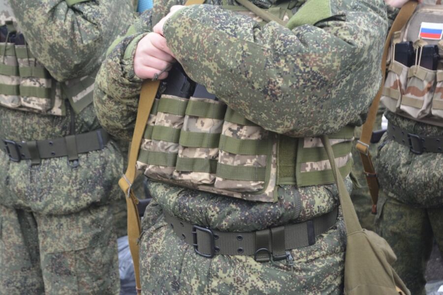 Первая партия военнослужащих уехала из Костромы в Украину после отпуска
