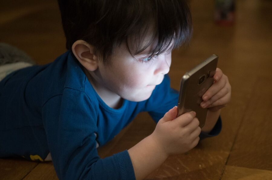 Невозможное возможно: как костромичам научить ребенка полезному с помощью смартфона