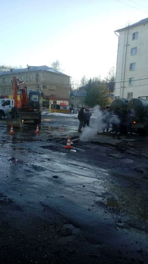 Костромич получил ожог на площади Конституции из-за аварии на трубопроводе