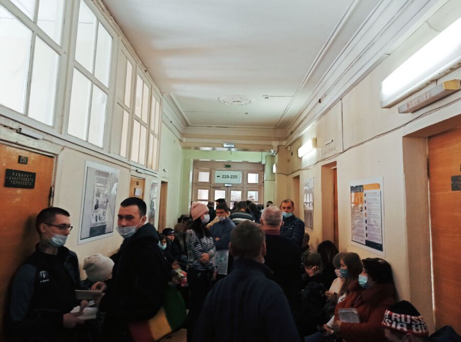 Почти половины специалистов не хватает в крупной поликлинике Костромы