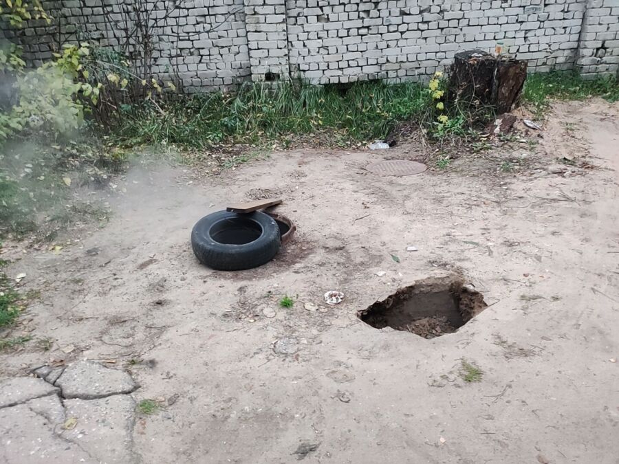 «Сварить нас хотите?»: котел с кипятком образовался в одном из дворов Костромы