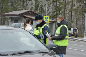 На въезде в Кострому остановили поток машин москвичей