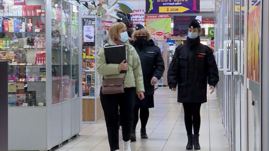 Костромским подросткам запретили появляться в торговых центрах месяц
