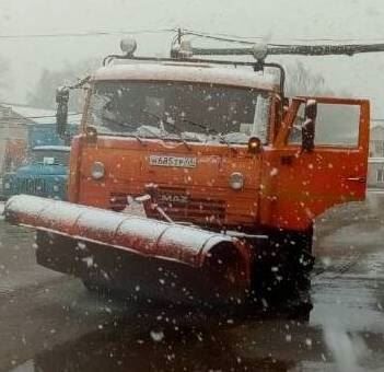 Коммунальщики начали бороться со снегом в Костроме