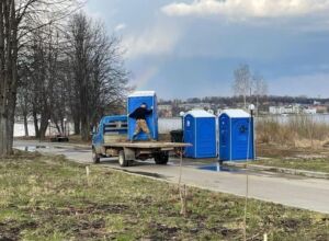 Туалет-фантом в парке на Чернигинской набережной признали проблемой года