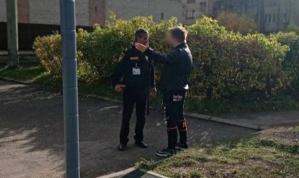 Директор школы в Костроме написала заявление на мужчину, который преследует детей