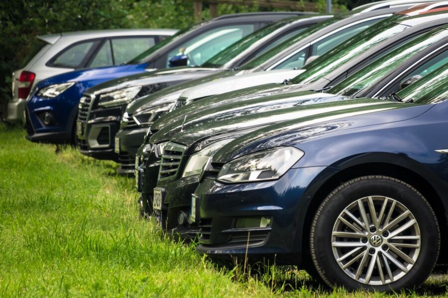Штрафы за парковку на газонах снова ввели в Костромской области
