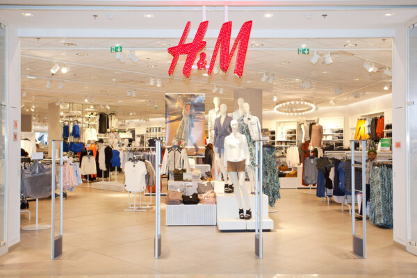 Стала известна причина отмены торжественного открытия в Костроме магазина H&M